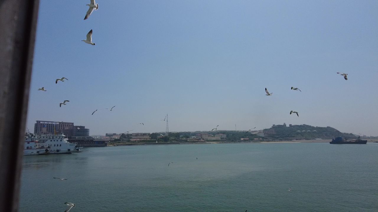 江苏连云港市连岛景区大海海浪沙滩 