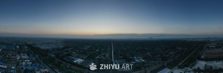 晨曦下的城市全景
