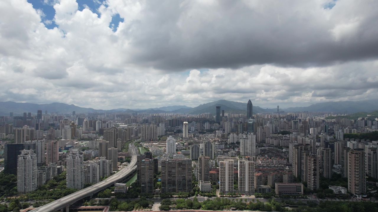 浙江温州瓯江城市高楼建筑蓝天白云航拍 