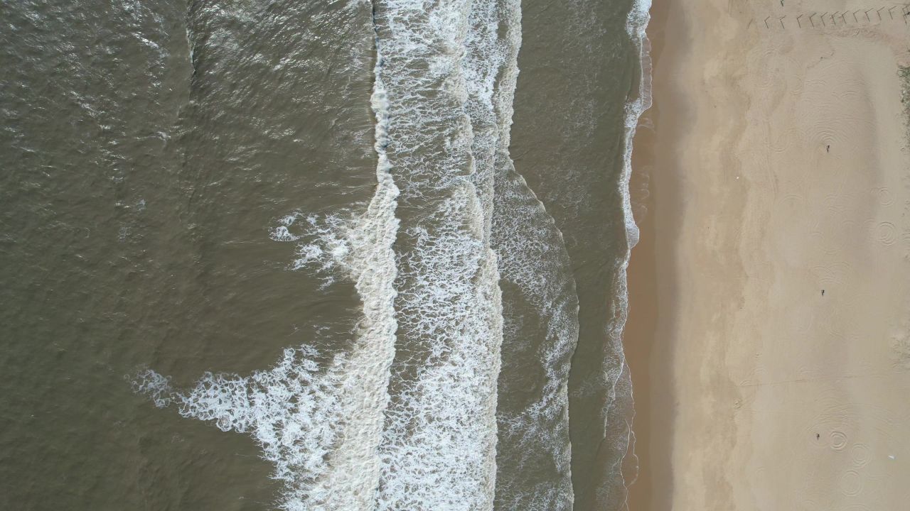 大海海洋沙滩礁石海岛自然风光航拍 