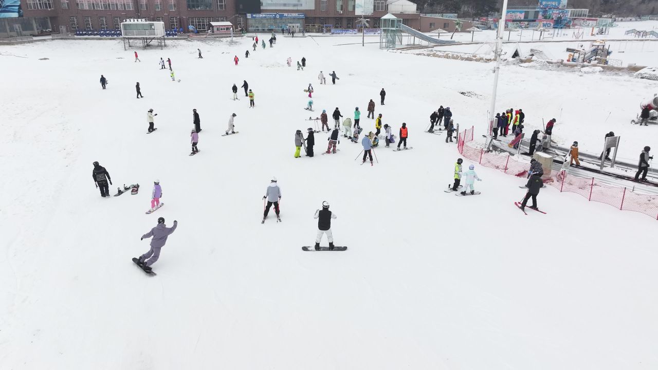 准备滑雪人群爱好者