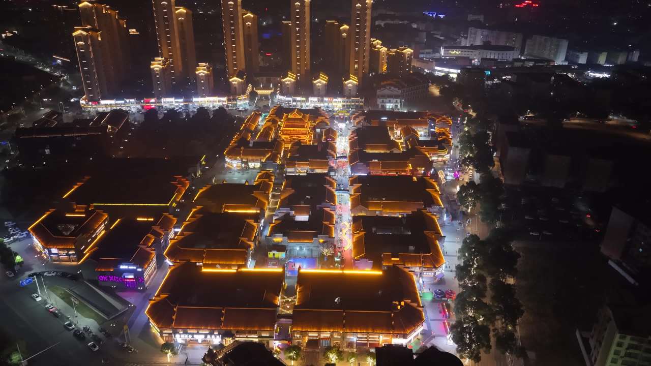 夜幕下的城市繁华