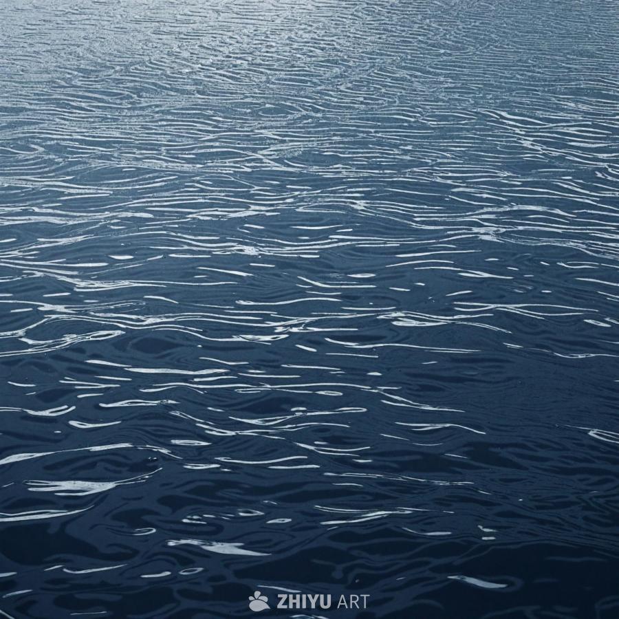 深蓝色的水面上泛起涟漪，细小的波浪在水面滚动。