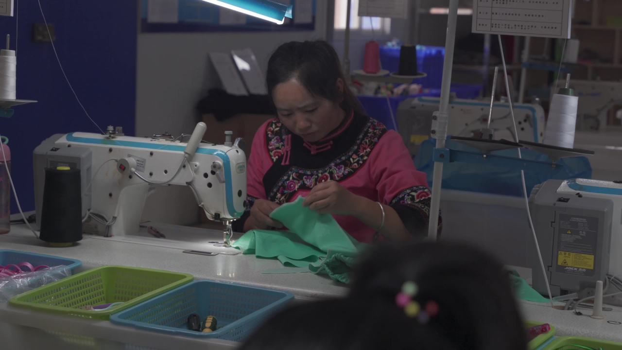 工厂里的缝纫工