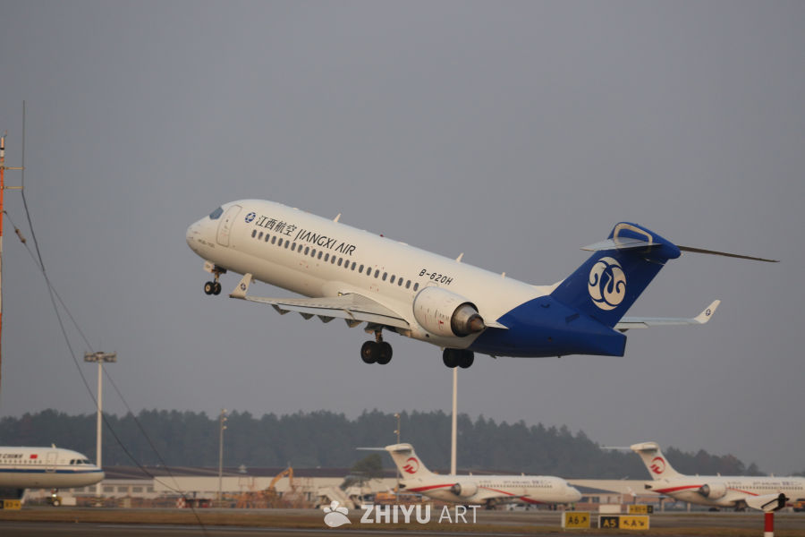 江西航空飞机顺利起飞