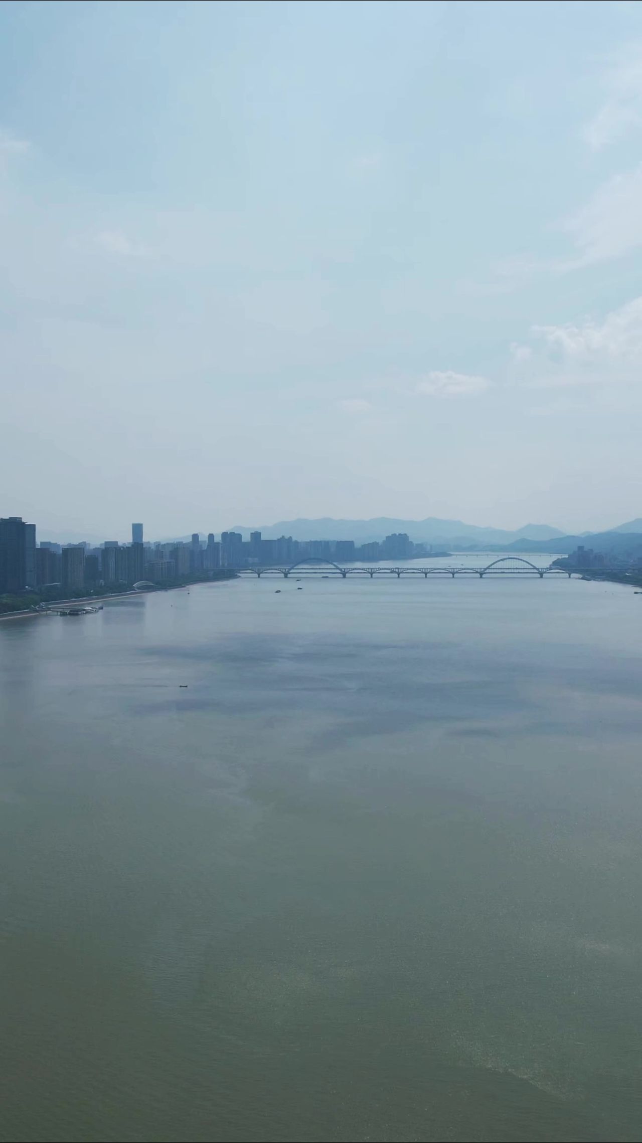 浙江杭州城市风光钱塘江三桥交通竖屏航拍 