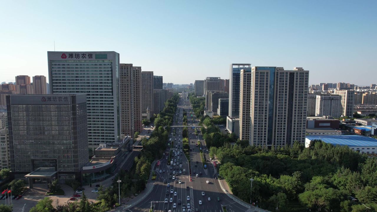 城市大道交通车辆行驶航拍潍坊交通 
