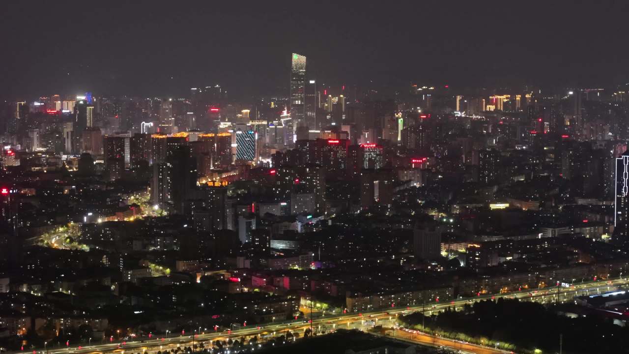 灯火辉煌的城市夜景