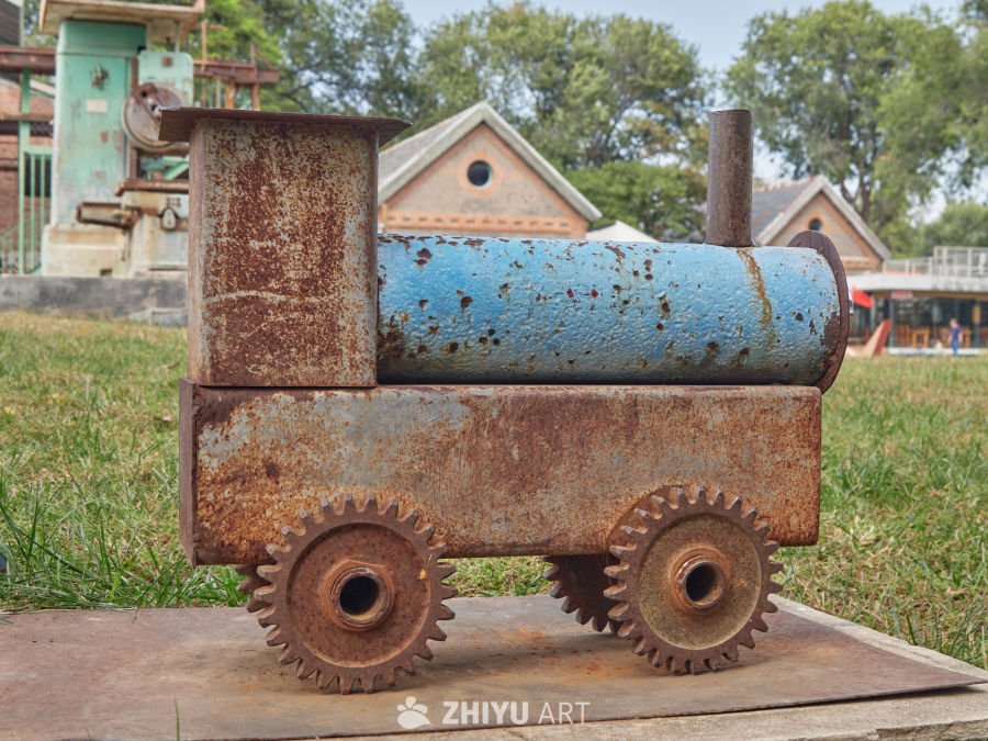复古生锈的铁艺小火车模型