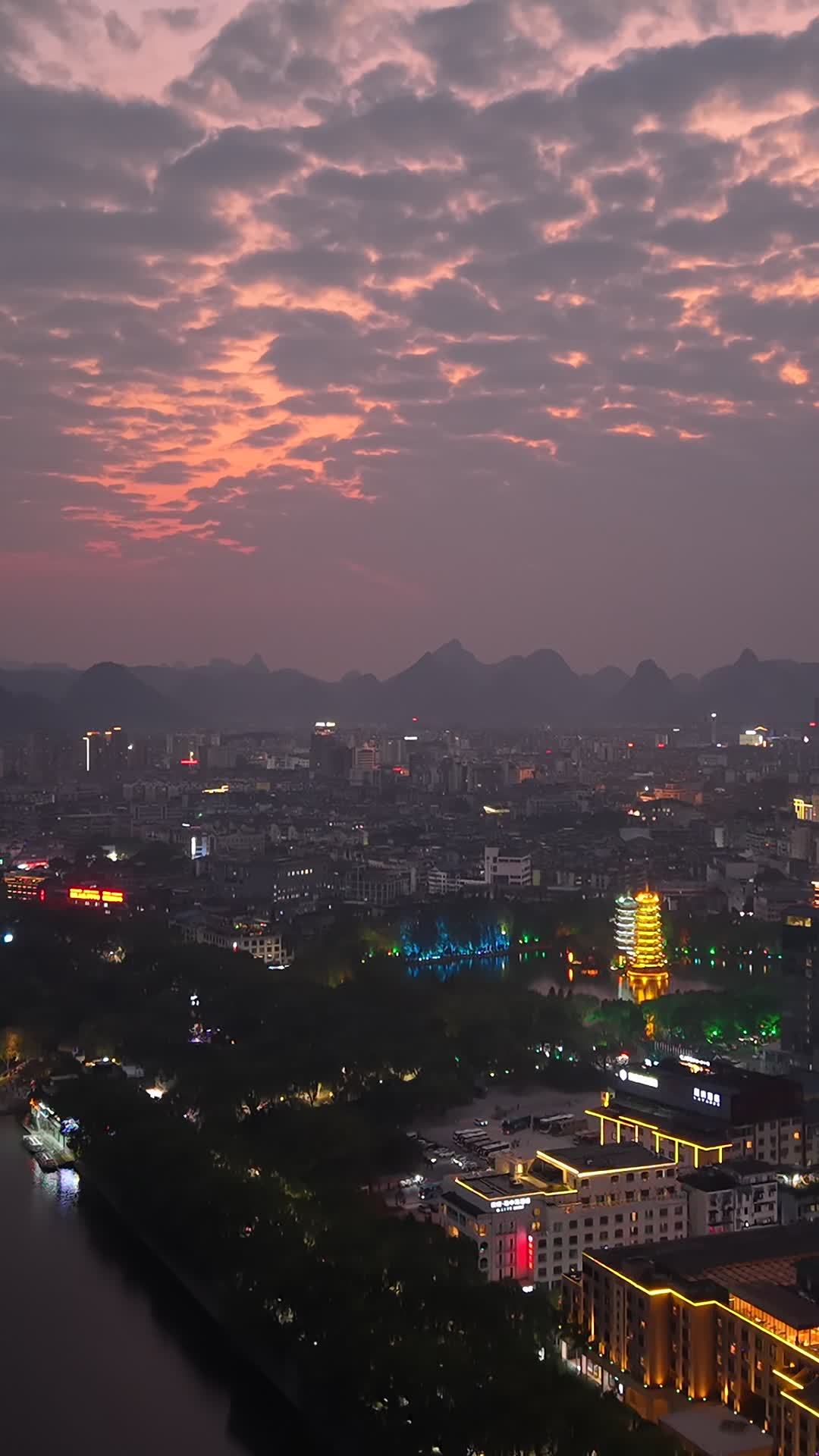 竖版航拍桂林城市晚霞夜幕降临 (4)
