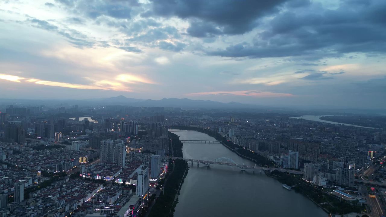  航拍江西赣州城市风光日落晚霞