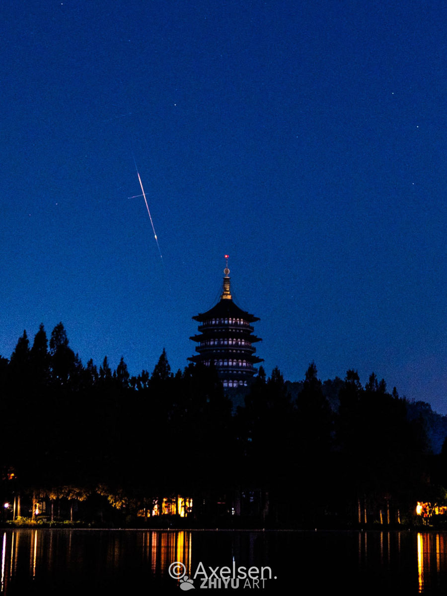 夜塔流星湖畔