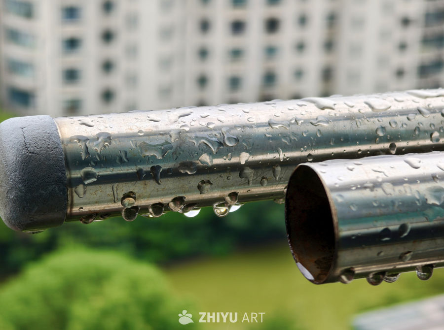 雨后晶莹剔透晾衣架