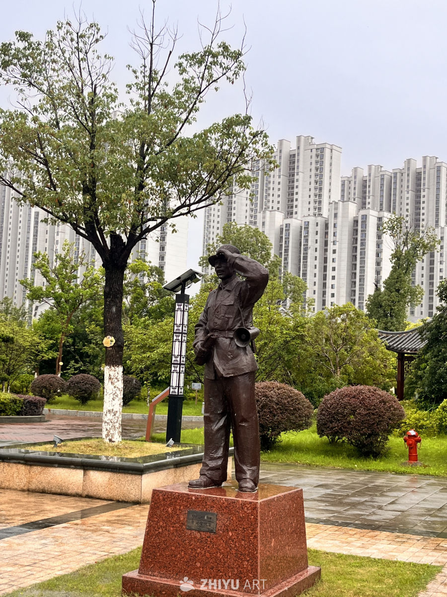 城市公园中的纪念碑