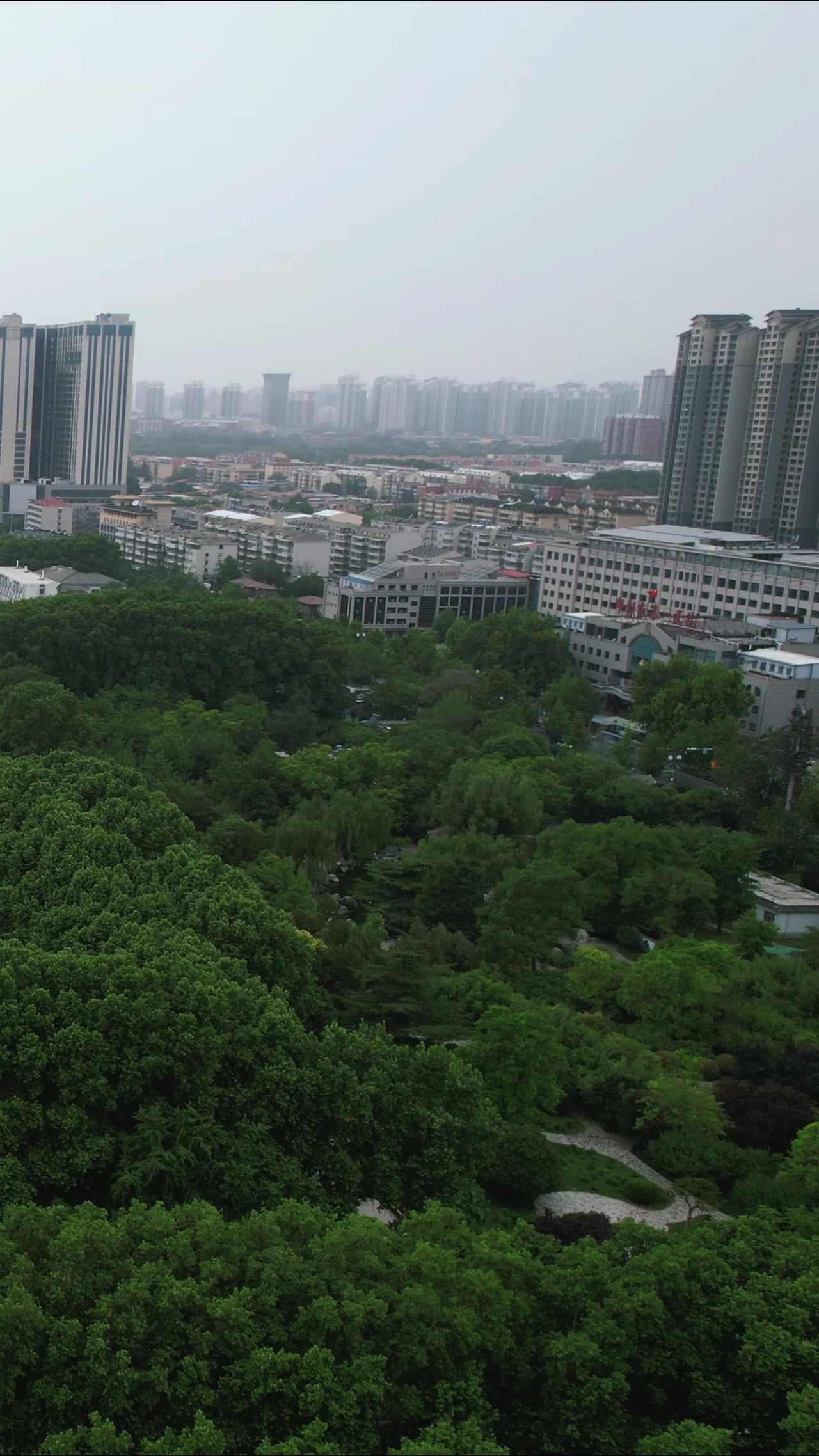 河北邯郸丛台公园竖屏航拍 