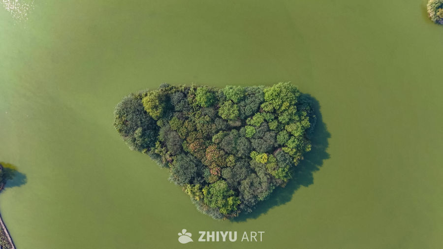 心形湖中岛
