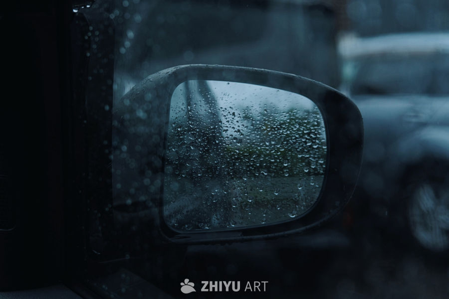 路上下雨