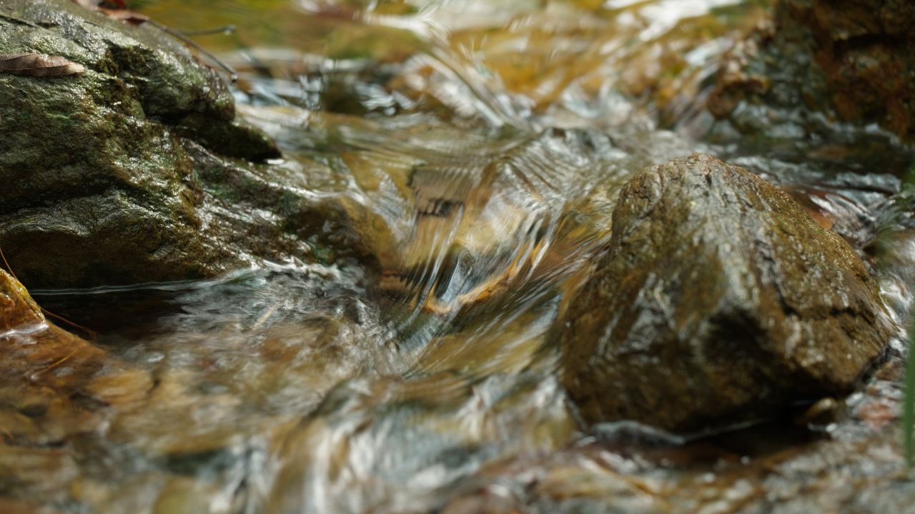 清澈山泉水温泉矿泉水小溪山涧 25