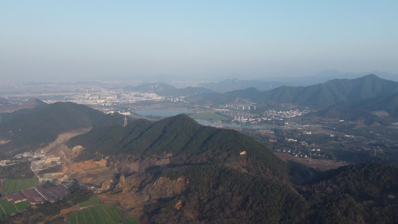 被山包围的城市