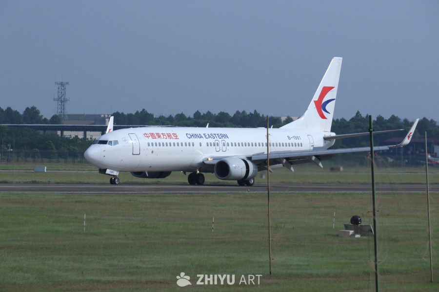 中国东方航空飞机准备起飞