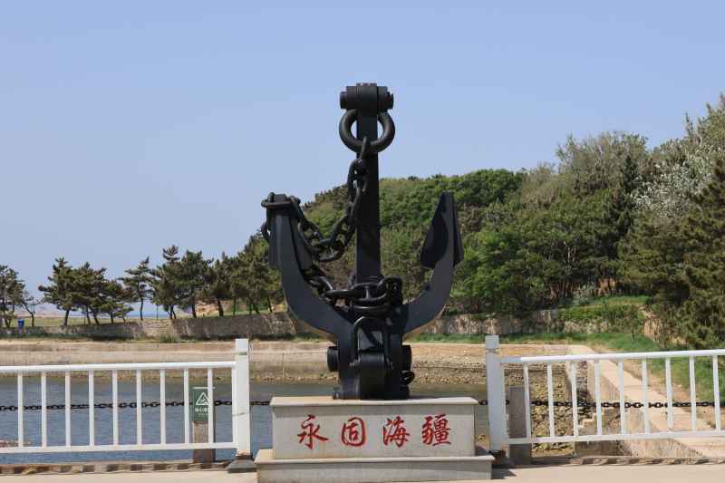刘公岛上的军舰船瞄