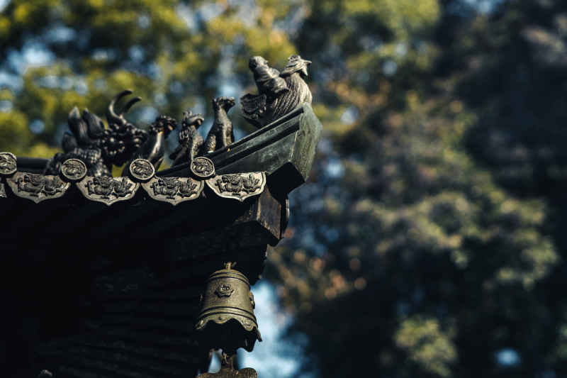 青