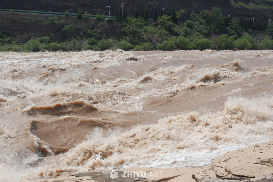 黄河激流奔腾图