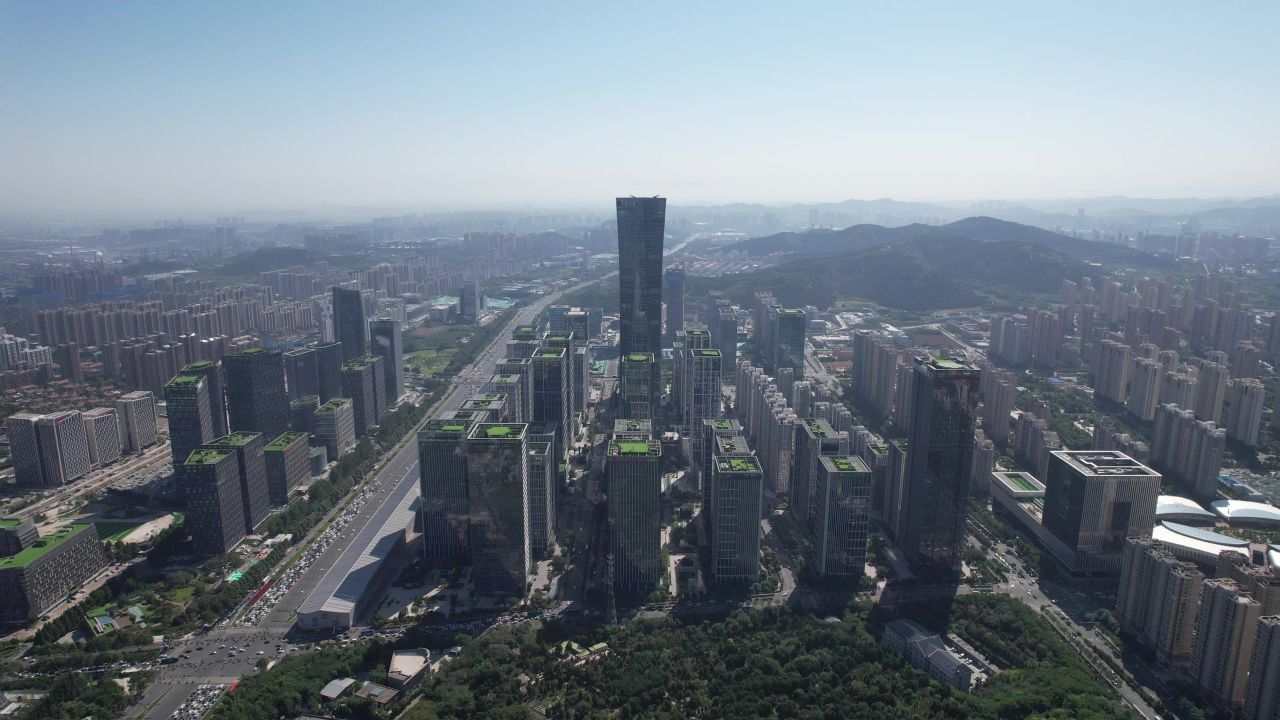 山东济南汉峪金谷金融中心高楼商务建筑航拍 