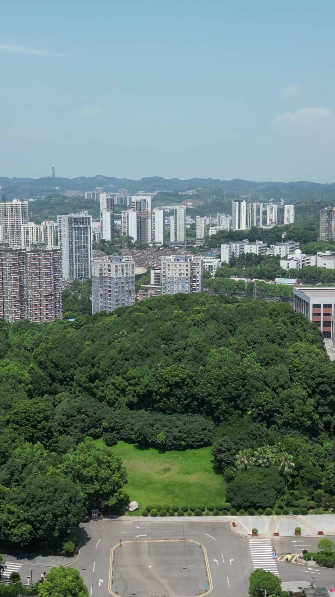 湖北宜昌三峡职院竖屏航拍