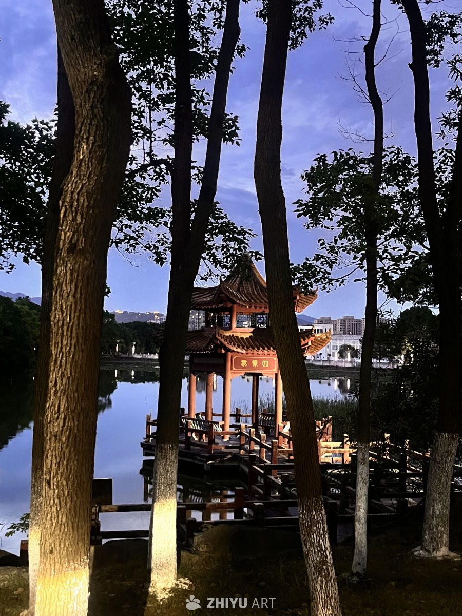 湖畔古亭夜色