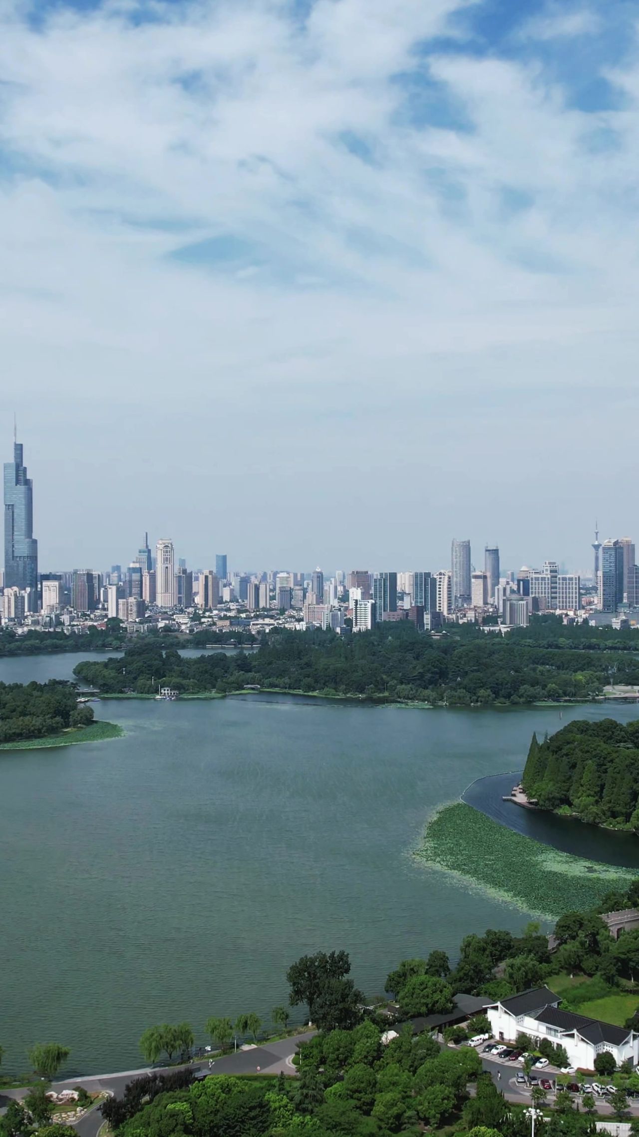 江苏南京玄武湖竖屏航拍 
