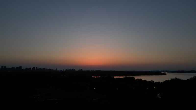 黑夜晚霞