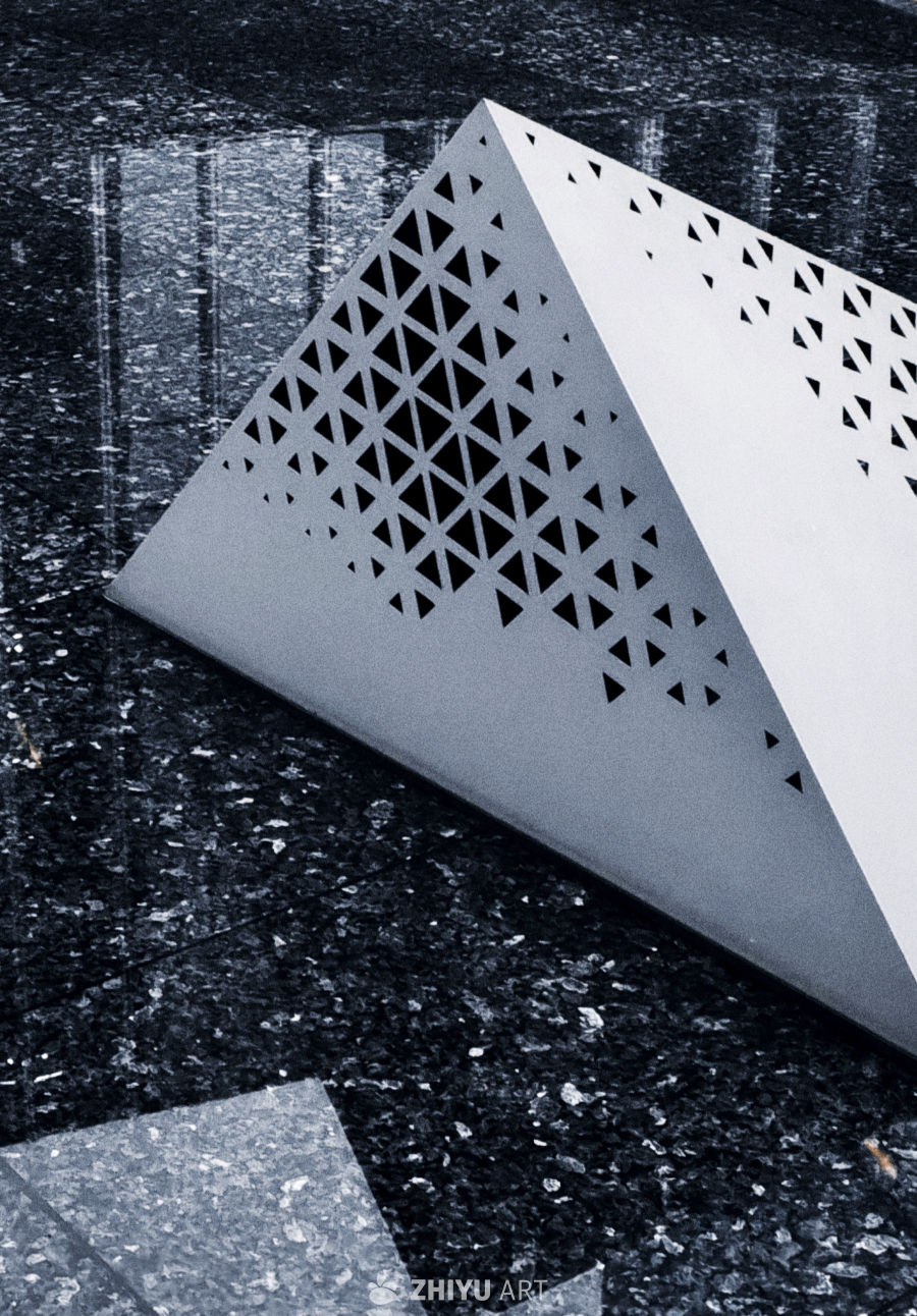 几何镂空雕塑