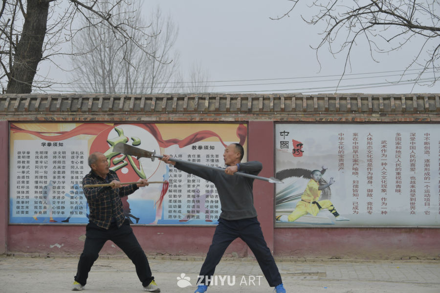 晨练中的武术对决