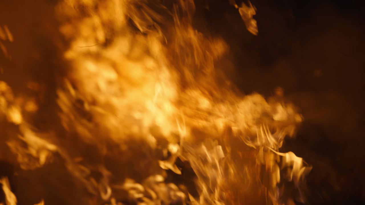 森林大火灾焚烧秸秆火焰燃烧 4