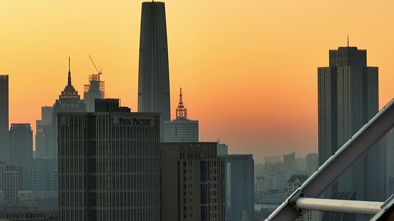 天津地标建筑天津之眼清晨日出航拍
