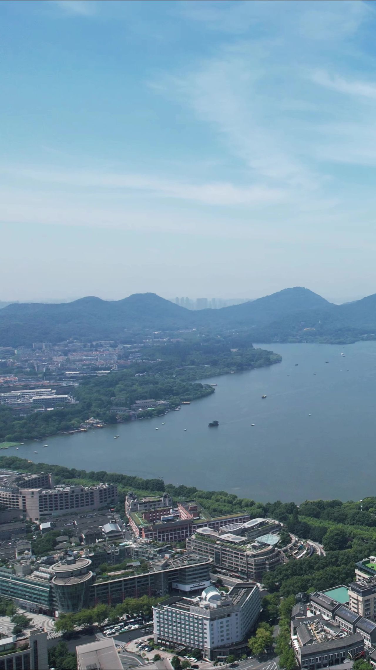 浙江杭州城市大景西湖竖屏航拍 