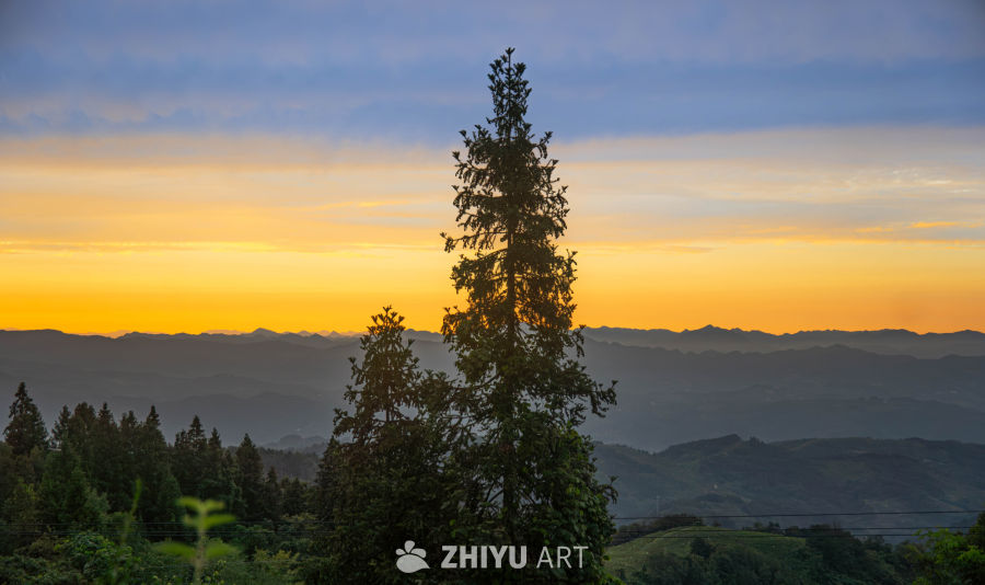 日落山景：静谧之美