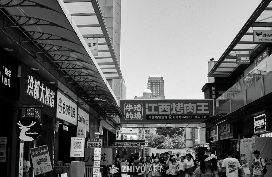 南昌街头繁华景象