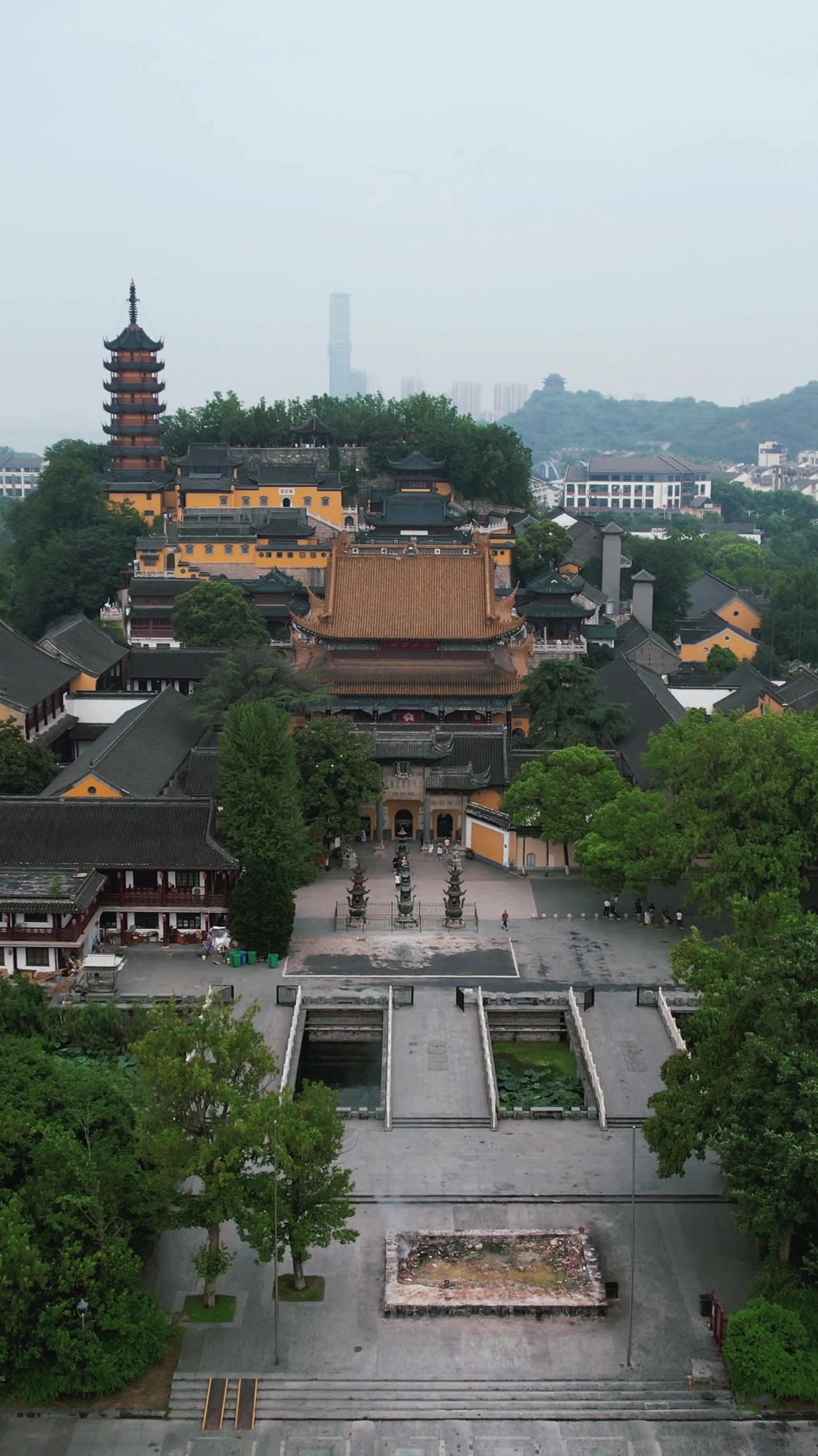 镇江金山寺竖屏航拍 