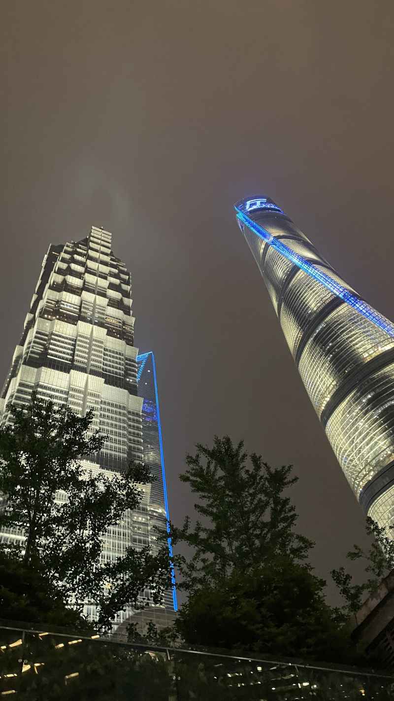 上海中心、金茂大厦、环球金融中心夜景