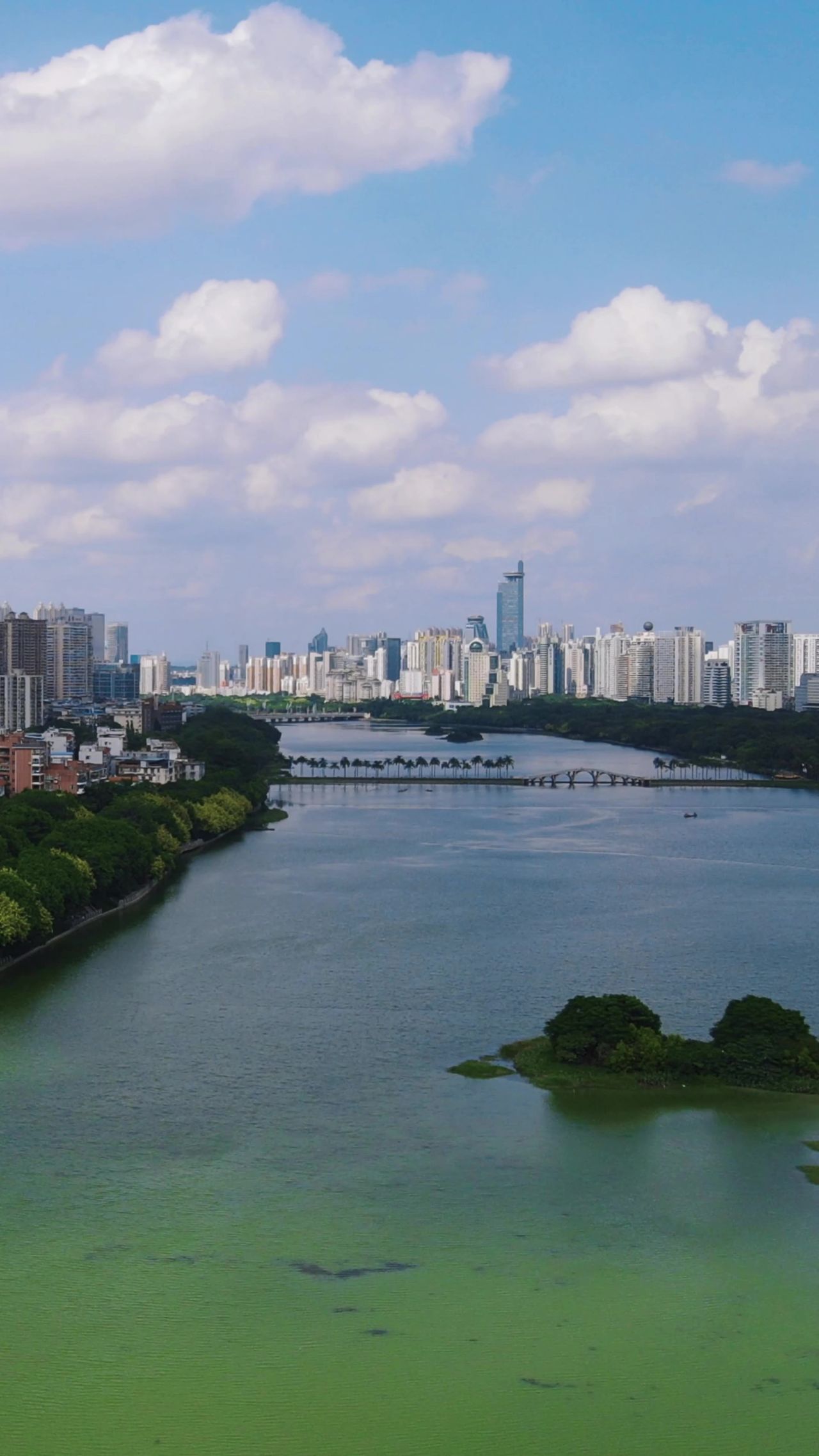 4K航拍广西南宁南湖城市风景蓝天白云天际线