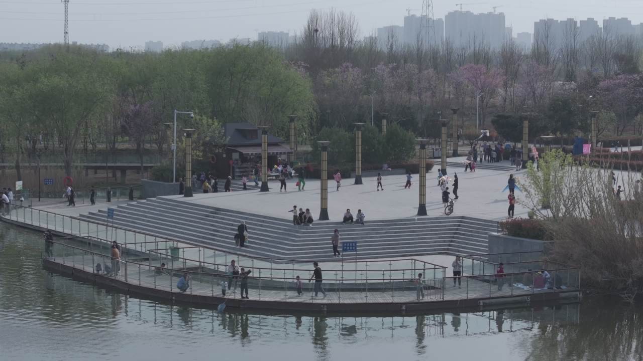 城市公园的悠闲时光