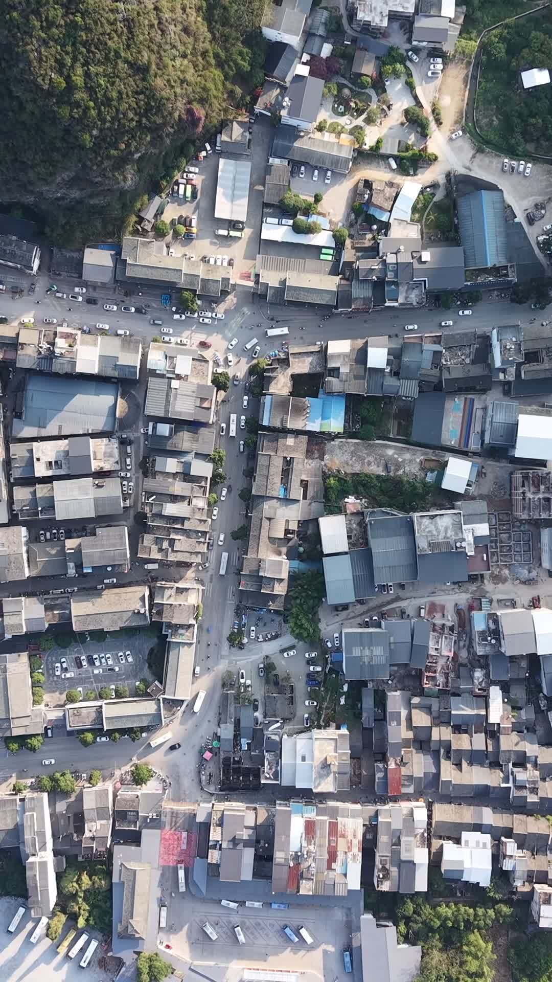 竖版航拍桂林兴坪古镇 (2)