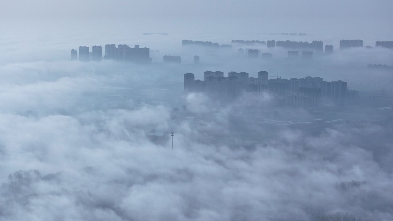 云海中的城市