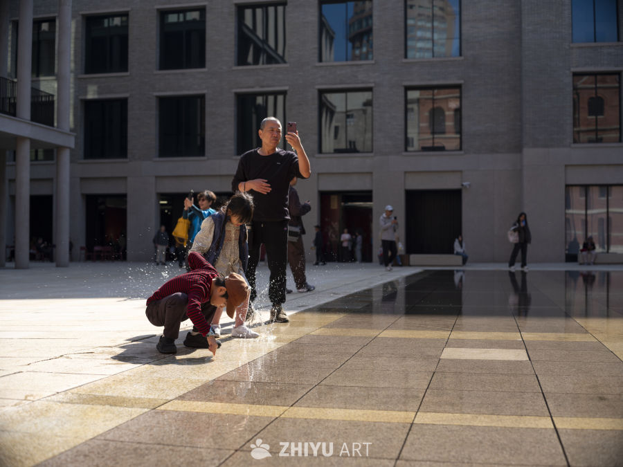 亲子嬉水欢乐时光