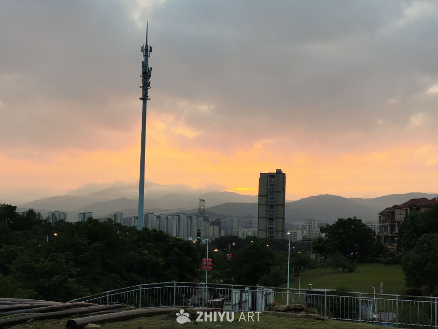 日落下的城市剪影