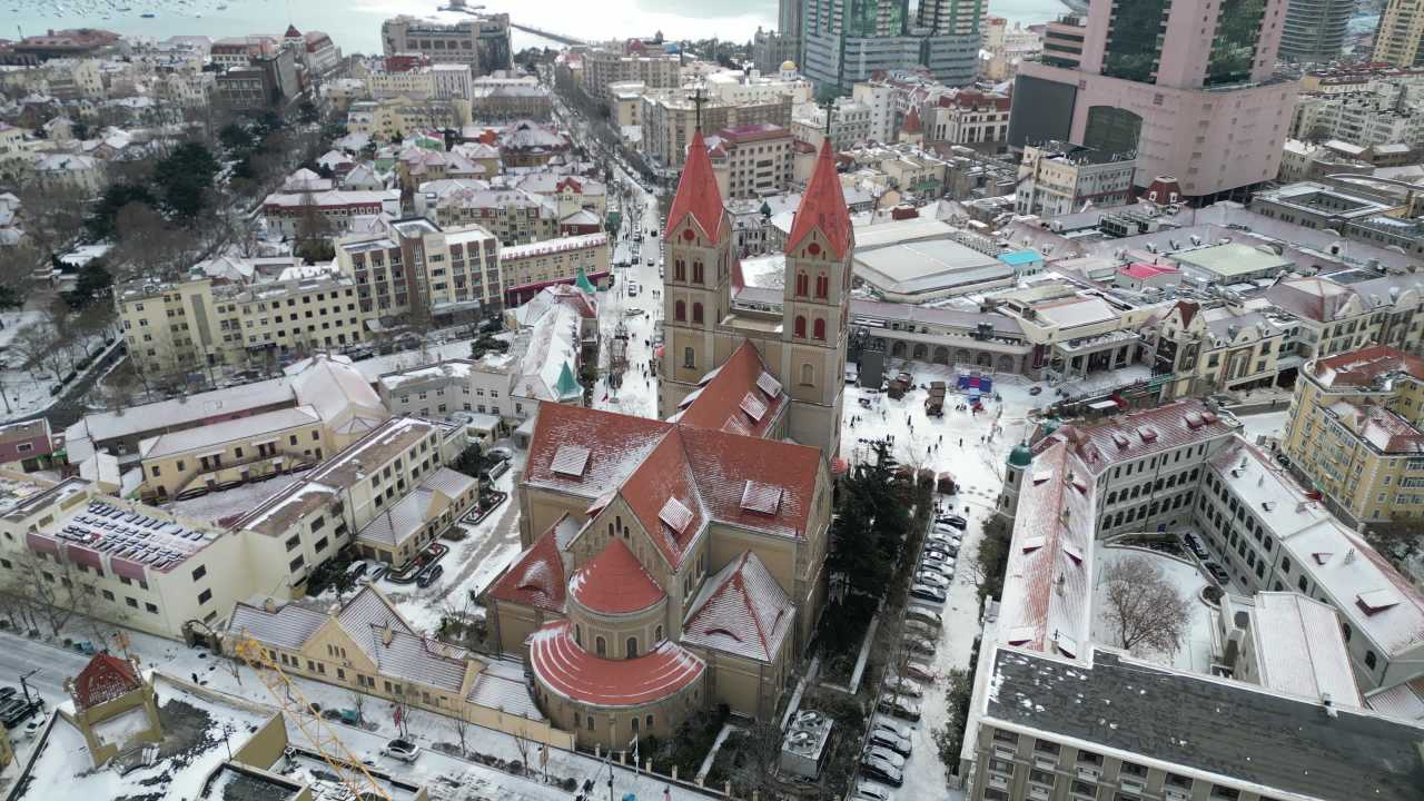 青岛市南老城区天主教堂雪景航拍 6