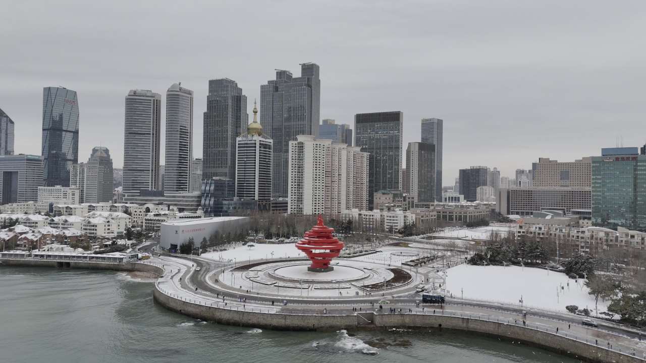 青岛五四广场情人坝海边城市雪景航拍 21