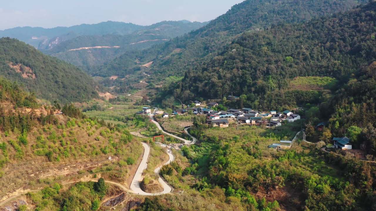 27祖国大山里的特色乡村